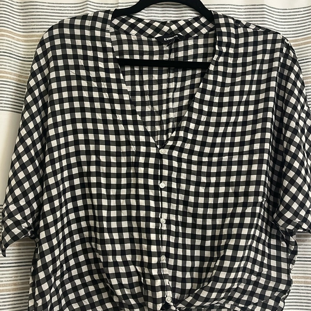 Express top woman shirt black and white